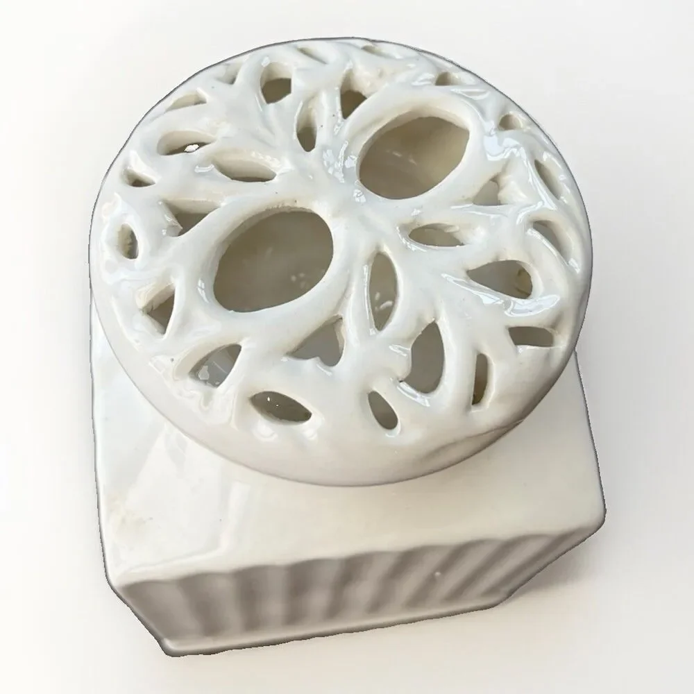 THL White Ceramic Sugar Canister Jar French Country Farmhouse Lattice Lid Bronze